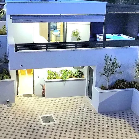 בית נופש Vucko With Jacuzzi *
