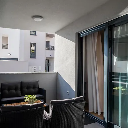 Vucko With Jacuzzi בית נופש מאקרסקה
