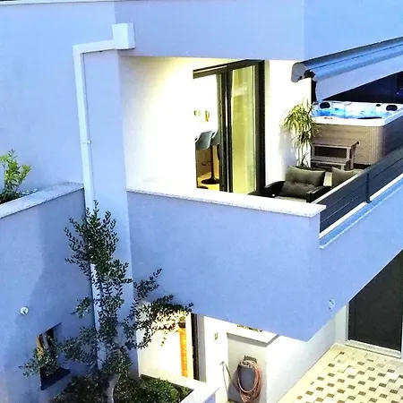 Vucko With Jacuzzi * מאקרסקה