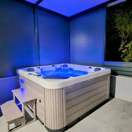 Vucko With Jacuzzi Holiday home *