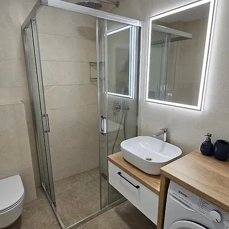 Vucko With Jacuzzi Holiday home Makarska