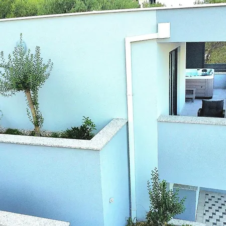 Vucko With Jacuzzi Holiday home