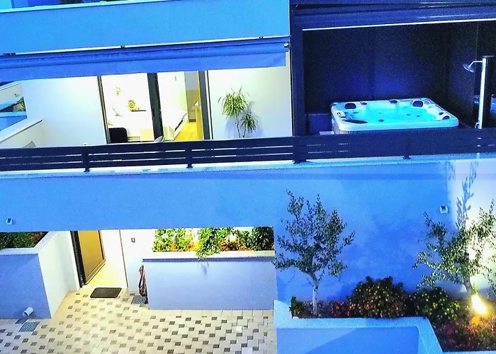 Holiday home Vucko With Jacuzzi Makarska