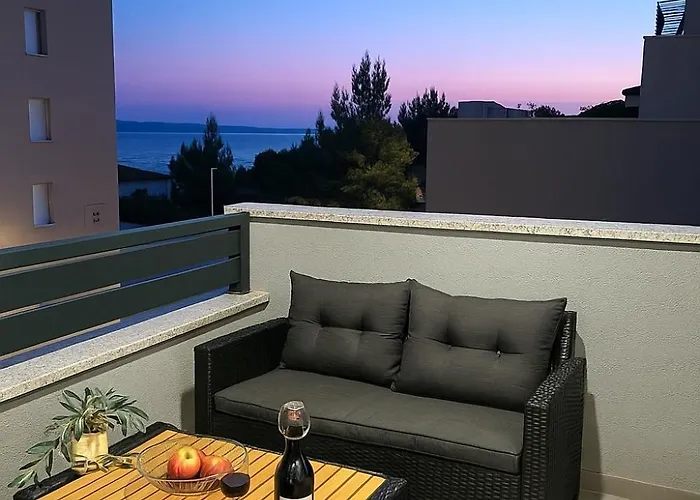 Vucko With Jacuzzi Holiday home Makarska