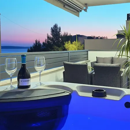 Vucko With Jacuzzi Nyaraló *